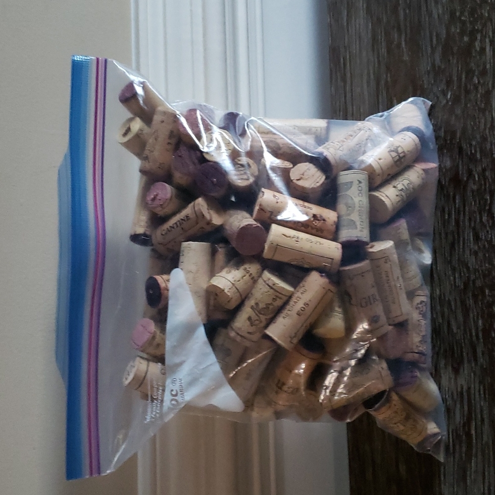 💖2XHP💖Wine Corks for Crafts & Projects Gallon size bag.